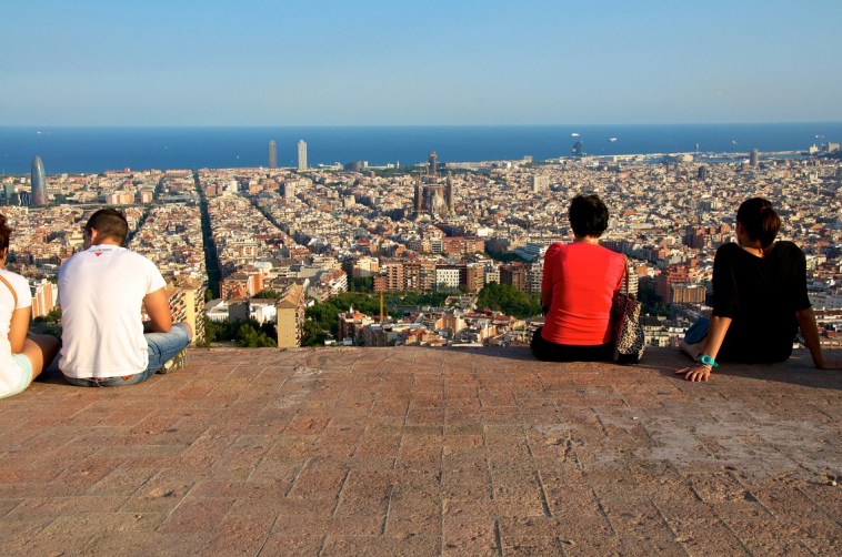 bunkers2 People enjoying views of Barcelona