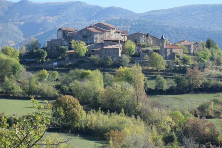 El Cinque Llac houses in Catalonia