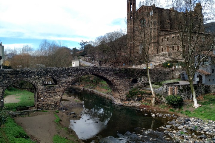 the medieval bridge and church of Sant Joan les Fonts